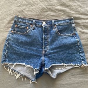 ‼️FINAL SALE‼️ Levi’s 501 Cut off shorts